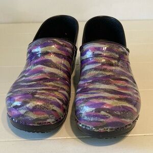 Sanita Clogs Nursing Shoes Women’s Size 40 = 9 Purple Gray Black Patterned